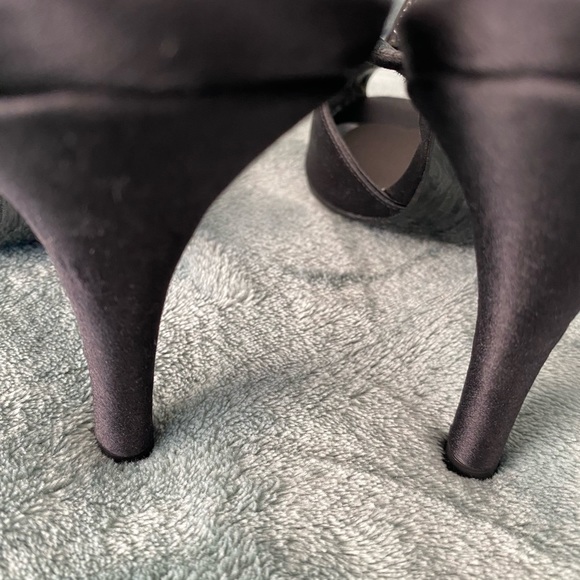 EUC Stuart Weitzman Slingback Open toe Heels. Black. Size 6.5. Beautiful shoes. - Picture 4 of 6